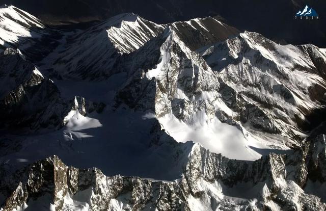 「旅行百事通」.矗立在中国的神秘金字塔，你爬上去过吗？