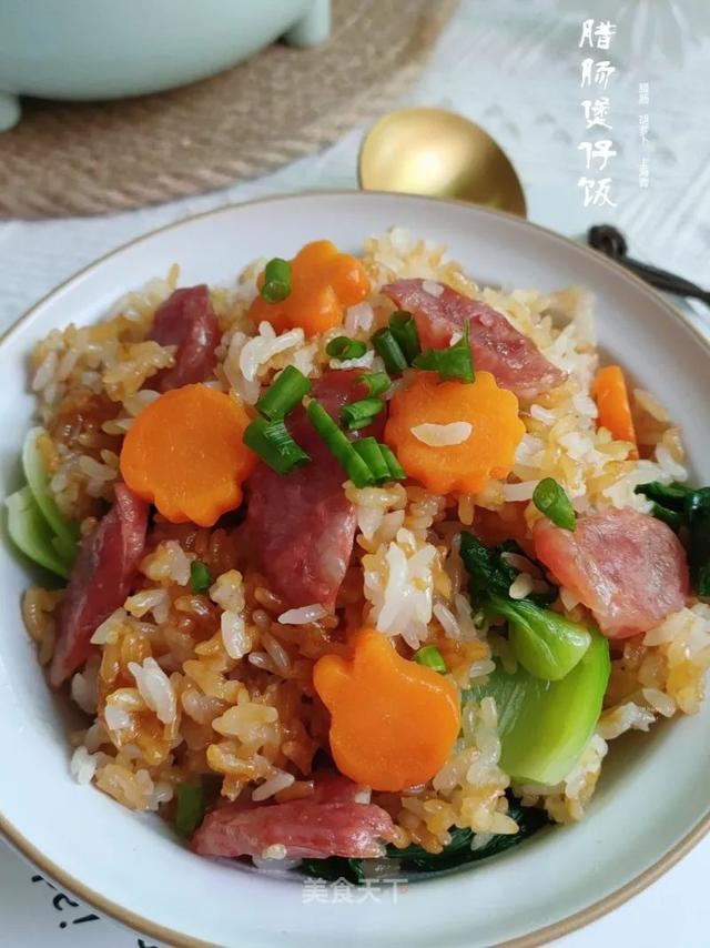 天冷了，自制一份香喷喷的煲仔饭！有菜有肉，越嚼越香
