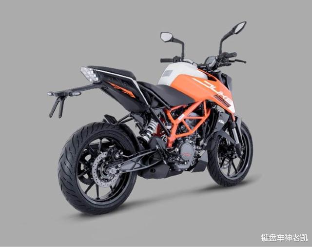 KTM125DUKE“小小公爵”发布2021款，更新家族外观