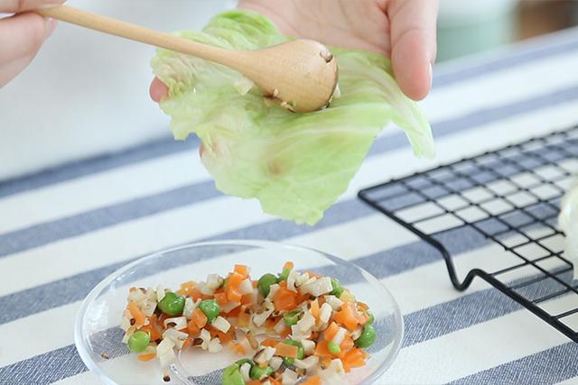 白菜不炖也不炒，换个新“花样”，不仅好吃，“颜值”还高