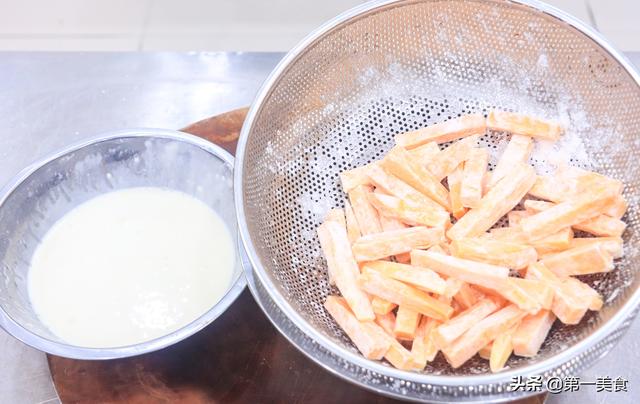 又是零食又是菜，红薯这种吃法很新鲜！掰成2段发现内有乾坤