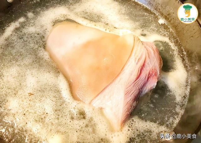 食材为何要焯水？原来海鲜、肉类、蔬菜各有不同，教你焯水技巧