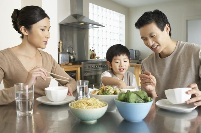 「你的育儿经」春天生长季，这些食物得少吃，儿科医生说：吃多了对娃没好处