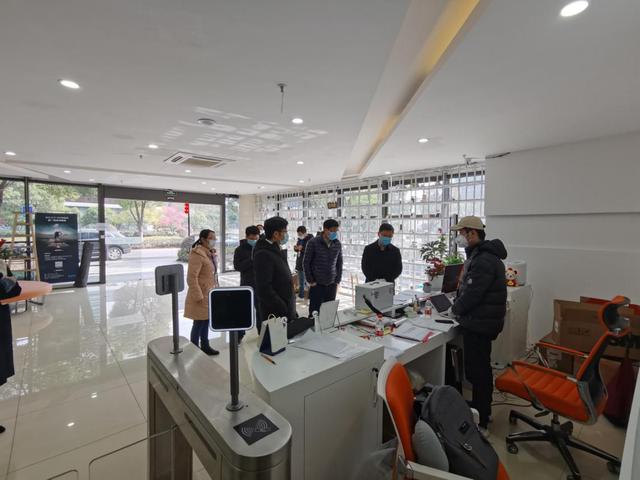 中国日报网@复工先“过关”：测体温、洗双手、戴口罩！杭州未来科技城第一批企业开工
