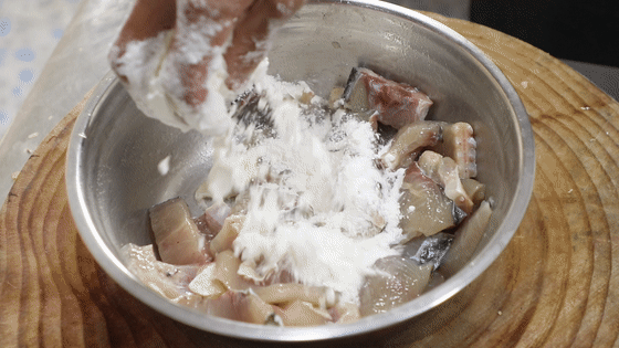 花椒|半条鱼做香辣鱼片，焦香酥脆，标准的开胃美食，三天两头吃不够