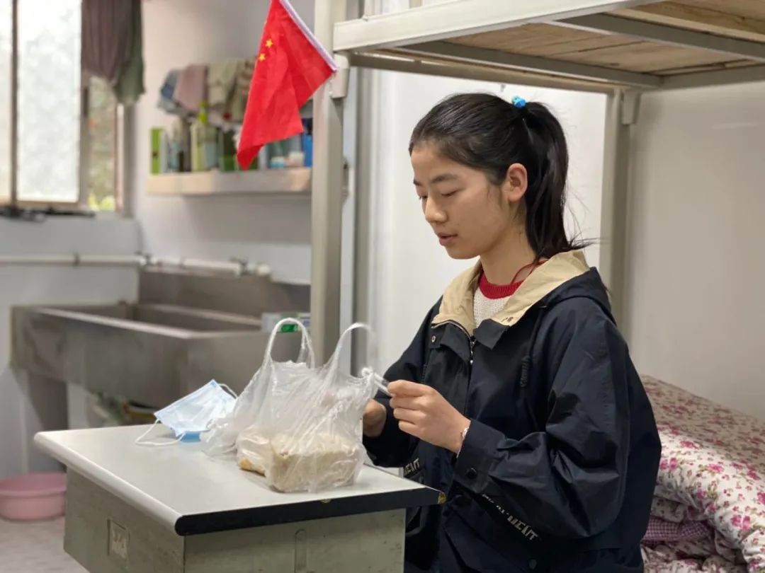 暖先生格调：第一批复课的孩子怎么样了？揭秘来啦！张文宏这样寄语复课的孩子……