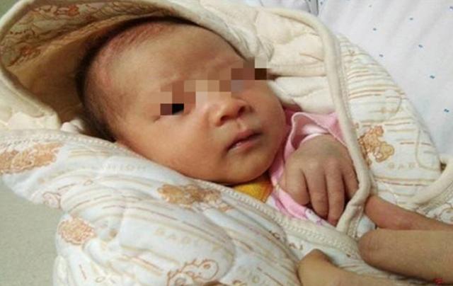 [超级宝妈]“国产最黑宝宝”火了，10分神似包青天，宝妈表示自己也很无奈