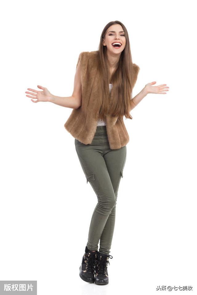 时尚探究社天爱真是拼显腿长三伏天穿冬天靴子！赶快get明星同款短靴搭配