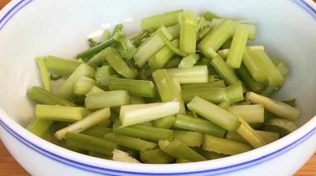 炒瘦肉时，不要直接下锅炒，教你正确做法，肉鲜嫩入味，不腥不柴