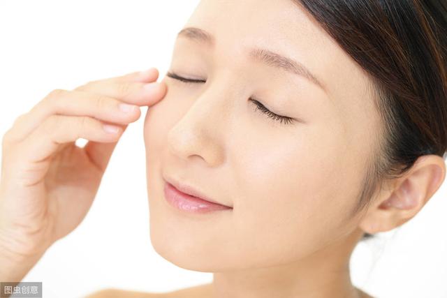 「超级宝妈」产后生理的变化，眼睑容易浮肿，形成眼袋！不控制，会加速衰老！