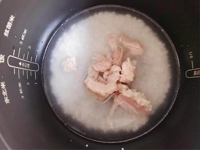 「超级宝妈」拯救饭渣宝宝的排骨蔬菜米饼