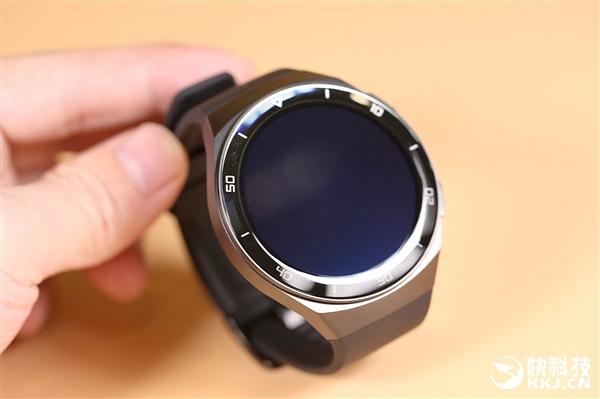 环球网@支持100种运动模式 华为Watch GT2e曜石黑开箱图赏