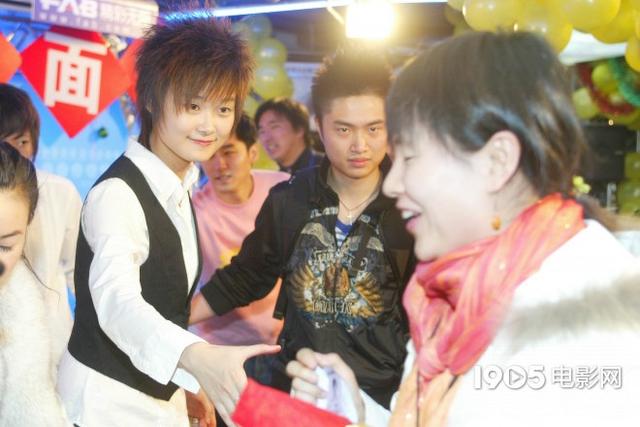 【影视交流地】重温青葱岁月！李宇春15年前珍贵帅气照片曝光