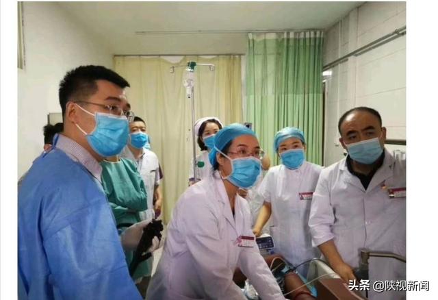 你的育儿经|太吓人！固定蚊帐的“别针”掉在床上后，被10个月大的宝宝误吞