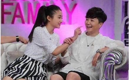 超级宝妈@有种“不公平”遗传叫关晓彤和姐姐，一个貌美如花，一个长相平庸