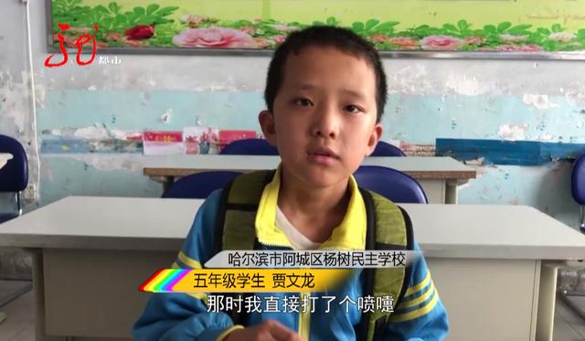 学校|小学生上课误吞下药瓶！危急时刻，这个老师果断出手......太棒了