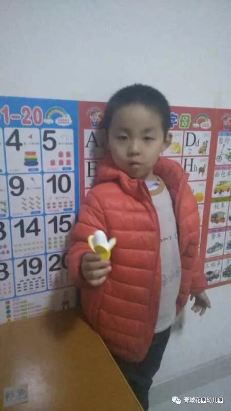 超级宝妈■春风送暖 党徽闪耀——送文明“送给父母的礼物”
