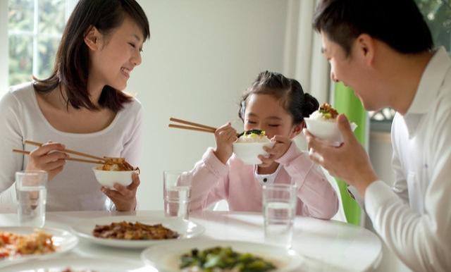 亲人族|宝宝夏日食欲减退五个原因，搞清楚才能对症下药，让娃吃更多