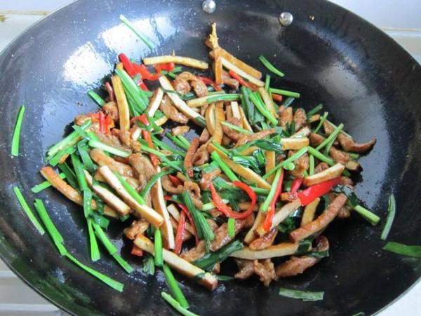「超级宝妈」初春宁可不吃肉也要吃它，隔三差五做给孩子吃长个还补脑比牛奶强