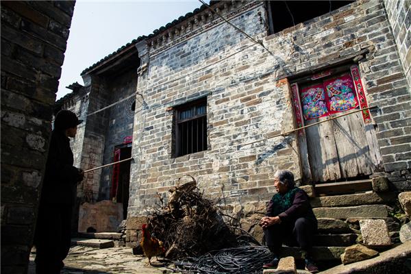 【趣旅游】河南最“低调”百年古村,家家都住古建筑里,距信阳1.5小时车程