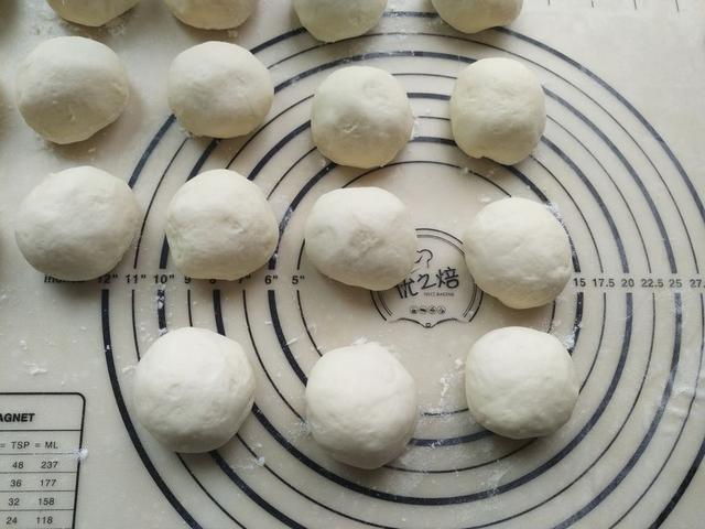 家庭版牛肉饼的做法，馅料这样做，咬一口汁多肉嫩，真过瘾