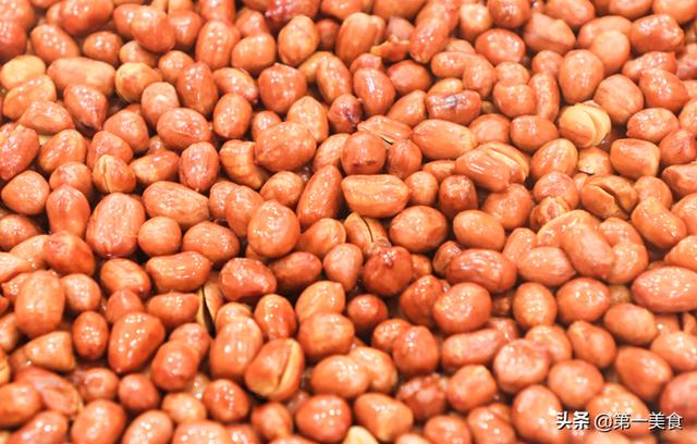 少逛街多做菜！大厨分享油炸花生米技巧，记住3个要点，香酥爽脆