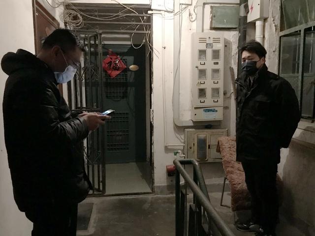 「超级宝妈」妈妈进了医院，爸爸还在外地，两个宝宝怎么办？这群“临时家长”太硬核了