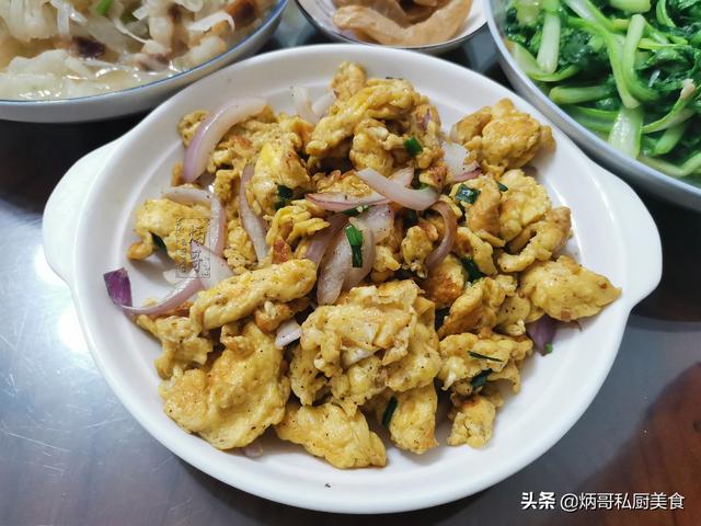 回老家蹭饭，晒妈妈做的菜在朋友圈火了，网友：这才是正宗农家菜