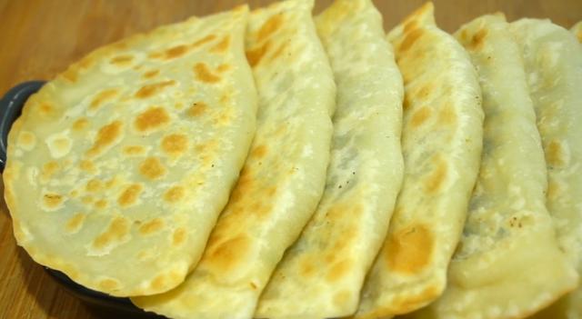 韭菜盒子最好吃做法，不用发面也柔软，鲜香肉嫩，一次至少吃5张