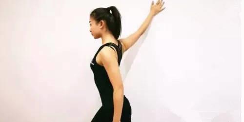 『你的育儿经』产后妈妈恢复优美体态必做的6个拉伸运动，助你恢复孕前妙曼身材