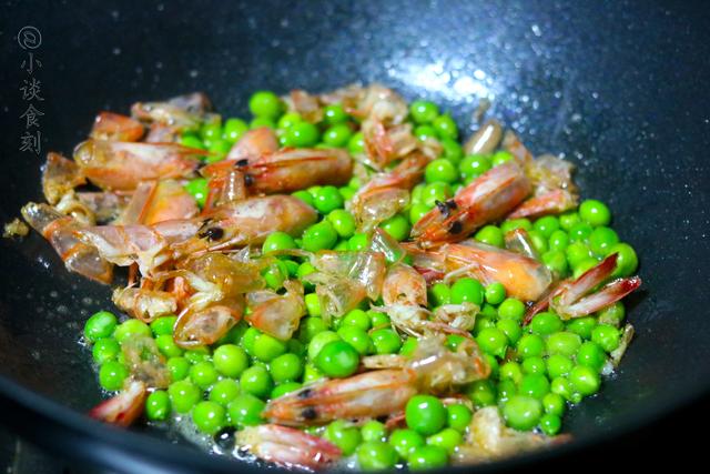 大虾36元一斤，每次买8只炒一炒，鲜嫩爽口，比吃大鱼大肉还香