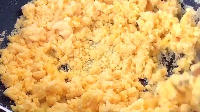 玉米面最好吃的做法，看着都流口水，暄软细腻，越嚼越香