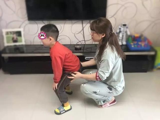 你的育儿经■孩子好动、经常摇头晃脑，喜欢咬东西，8个小游戏教你科学应对