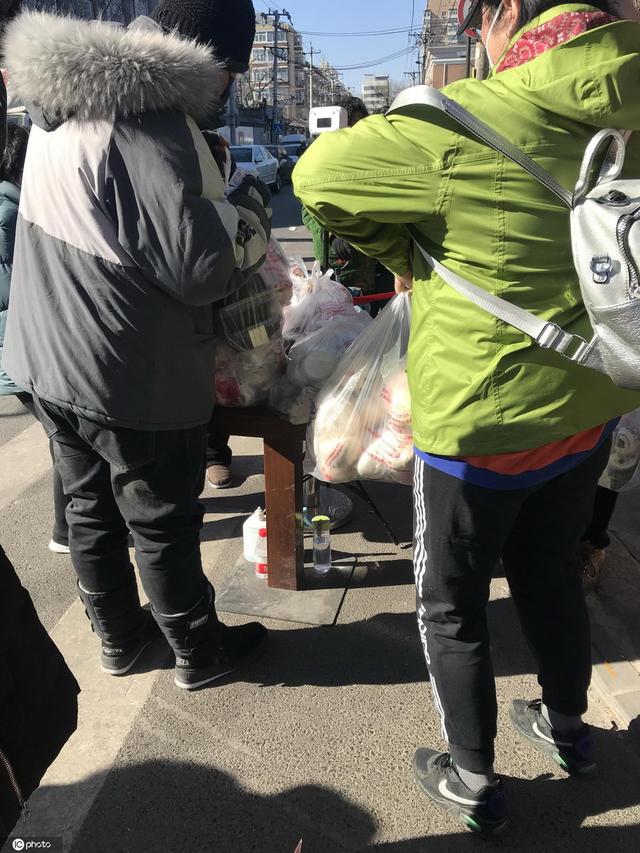 馒头|老北京网红馒头店人山人海 春节前排队超百米