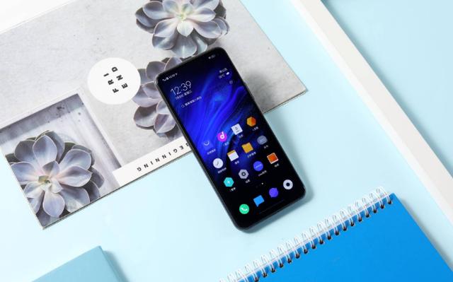 便宜好用！友商给平民党贴心福利，续航和拍照媲美中端机