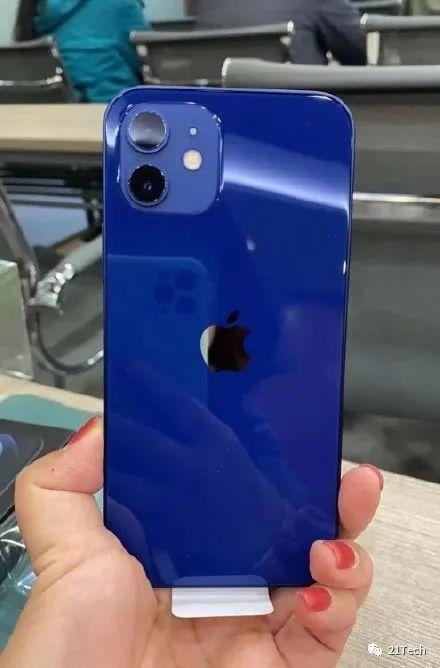 蓝色 iPhone 12“翻车”？冲上热搜，网友吵翻