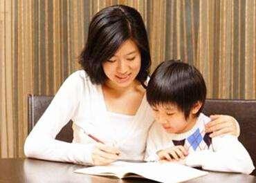 你的育儿经:清华教授坦言:能培养出优秀的孩子,父母身上大都有这3个特征