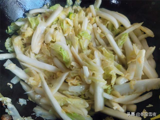 东北冬季特色家常炖菜，白菜和豆腐这样做，南方人很少吃过