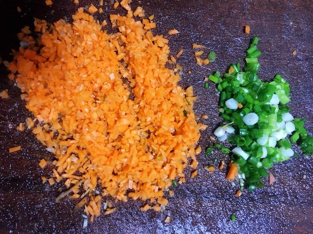 油炸的茄盒太腻了，还是蒸着原汁原味，好吃不上火