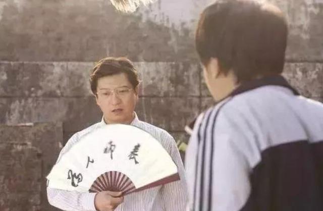 肆无忌惮的美|夏洛特烦恼：王老师批评夏洛时，有谁注意后面黑板的字，太伤他心