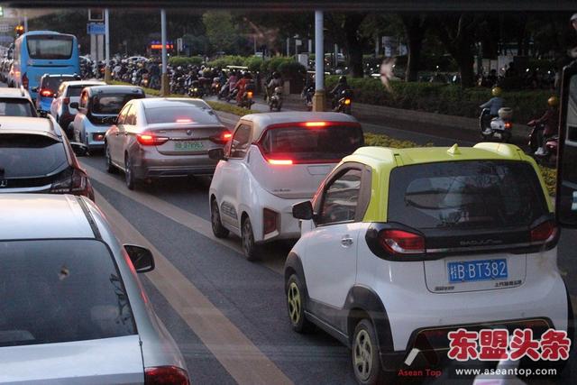 中国五菱“神车”创造新神话 新能源汽车销量超越特斯拉