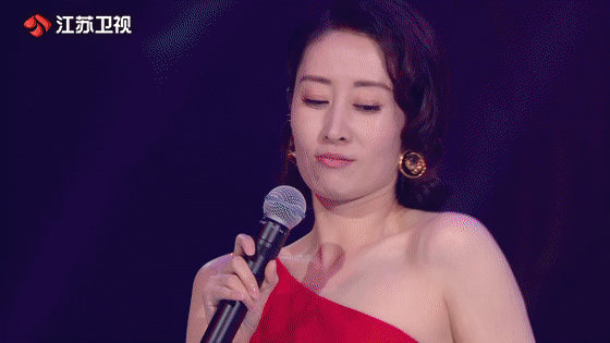 影视交流地|《乘风破浪的姐姐》最让人感动弹幕：“我突然没那么害怕变老了”