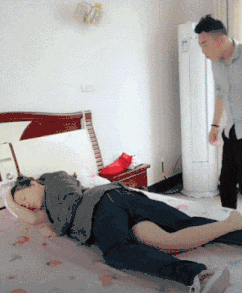 搞笑gif: 女汉子你都敢惹?活腻了吧