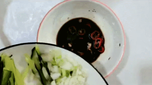 面条|天热没胃口？来一碗清爽可口的冷面