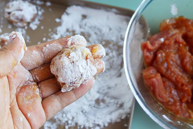 菠萝咕咾肉，中餐厅锁哥拿手好菜，酸酸甜甜，外酥里嫩特好吃