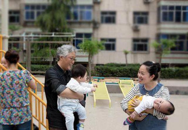 「你的育儿经」“奶奶带娃”越来越遭嫌弃，宁愿给姥姥带？宝妈给出的原因很现实