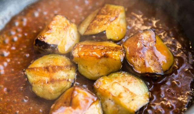 快过年了，多学几道花式菜品，茄子做成灯笼的样子，好吃又好看