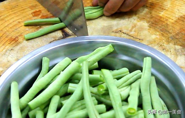 做家常干煸四季豆只学这1招！成菜美味无毒不夹生