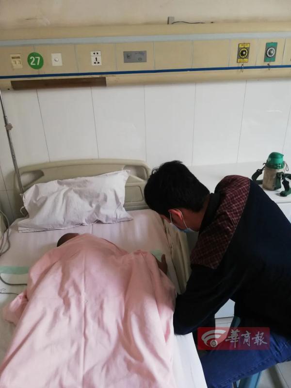 钥匙|太惊险！摩托车钥匙插入2岁男童太阳穴！当时孩子正在……
