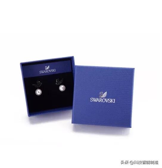 时尚探究社施华洛世奇火了125年的奢侈品牌，人造玻璃，价格却堪比天然水晶